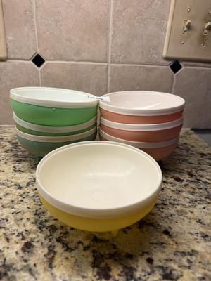 Set of 7 Bolero therm-o-ware insulated footed bowls