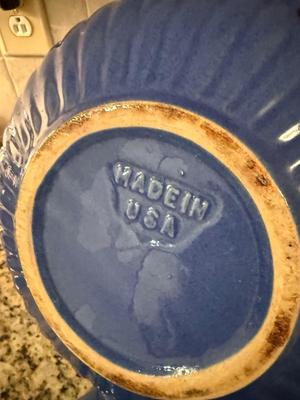USA vintage pottery bean pot