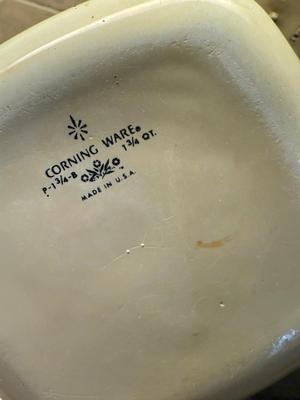 1 3/4 qt Corning Ware dish with lid
