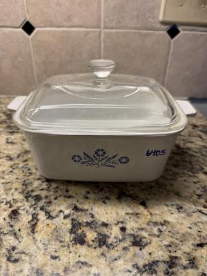 7x5 1/2x3 in Corning ware dish with lid