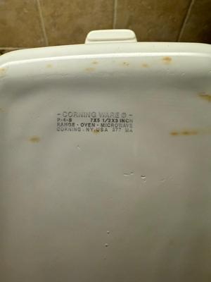 7x5 1/2x3 in Corning ware dish with lid
