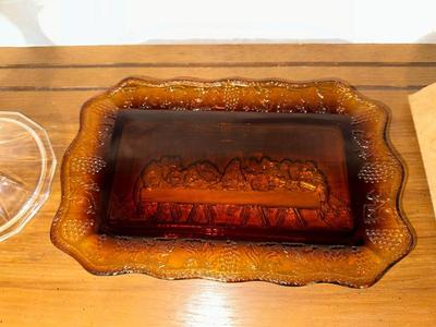 TIARA AMBER GLASS PLATE OF THE LAST SUPPER AND GLASS CANDLE HOLDER