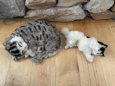 Furry Life-Like Kitty Cats / Figurines