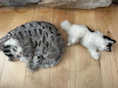 Furry Life-Like Kitty Cats / Figurines