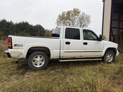 2005 GMC Sierra Z71 crew can-4 doors