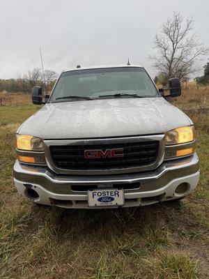 2005 GMC Sierra Z71 crew can-4 doors