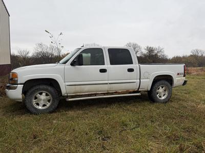 2005 GMC Sierra Z71 crew can-4 doors