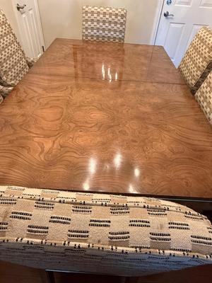 Stunning mid century dining table with two leaves