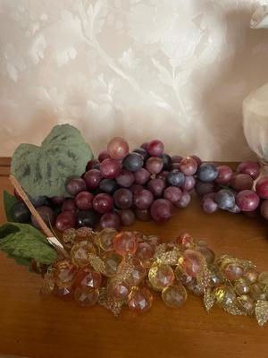 VINTAGE PITCHER AND GLASS GRAPES