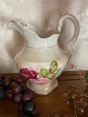 VINTAGE PITCHER AND GLASS GRAPES