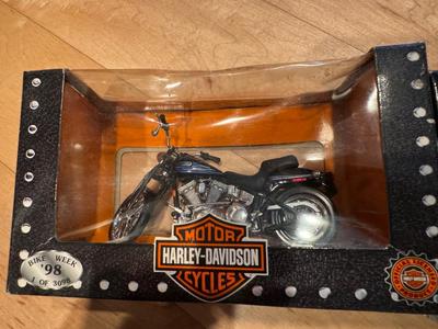 1997 Maisto Harley-Davidson Motorcycles 1:18 Mini Models