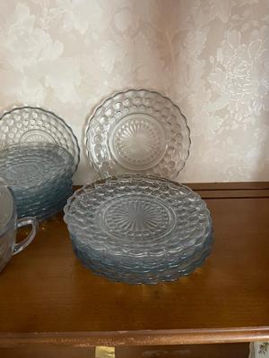 EIGHT PLACE SETTING ANCHOR HOCKING LIGHT BLUE BUBBLE GLASS DINNERWARE
