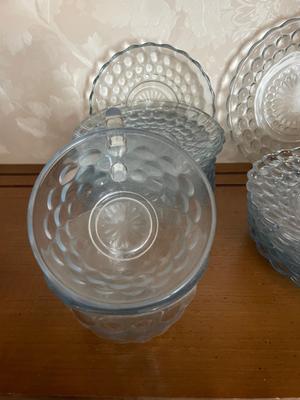 EIGHT PLACE SETTING ANCHOR HOCKING LIGHT BLUE BUBBLE GLASS DINNERWARE