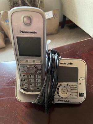 PANASONIC CORDLESS PHONE W/4 HANDSETS & AT&T CORDED LANDLINE