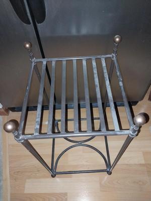 Black Metal Stand