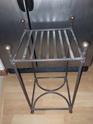Black Metal Stand