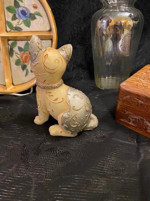 GREAT WALL OF CHINA SOUVENIR COIN, CARVED WOODEN BOX, HAND PAINTED DISH AND VASE