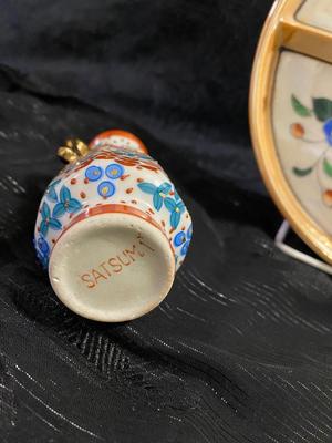 GREAT WALL OF CHINA SOUVENIR COIN, CARVED WOODEN BOX, HAND PAINTED DISH AND VASE