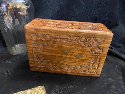 GREAT WALL OF CHINA SOUVENIR COIN, CARVED WOODEN BOX, HAND PAINTED DISH AND VASE