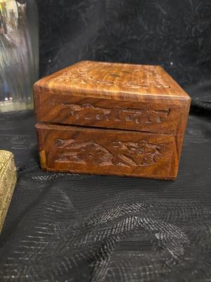 GREAT WALL OF CHINA SOUVENIR COIN, CARVED WOODEN BOX, HAND PAINTED DISH AND VASE
