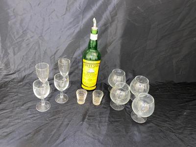 SCOTTISH WHISKEY BOTTLE AND ACCOMPANYING GLASSWARE