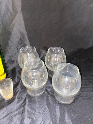 SCOTTISH WHISKEY BOTTLE AND ACCOMPANYING GLASSWARE