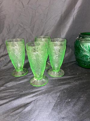 BRIGHT BEAUTIFUL GREEN TIARA GLASS