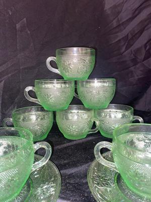 BRIGHT BEAUTIFUL GREEN TIARA GLASS
