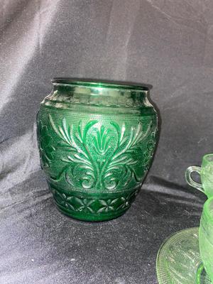 BRIGHT BEAUTIFUL GREEN TIARA GLASS