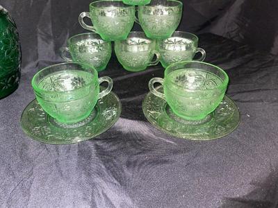 BRIGHT BEAUTIFUL GREEN TIARA GLASS