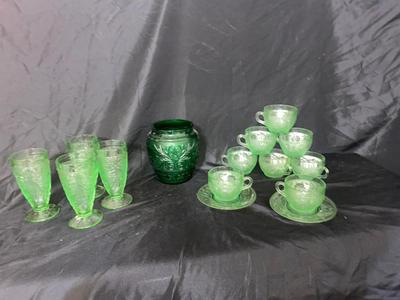 BRIGHT BEAUTIFUL GREEN TIARA GLASS
