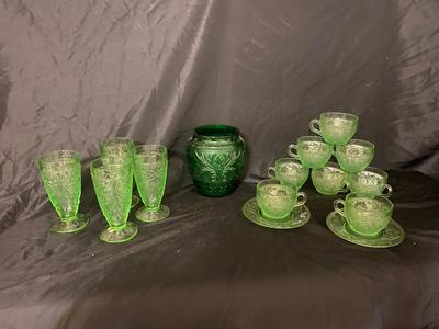 BRIGHT BEAUTIFUL GREEN TIARA GLASS