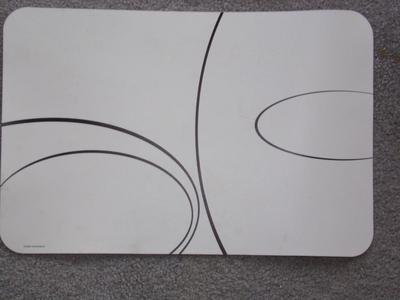 4 matching place mats