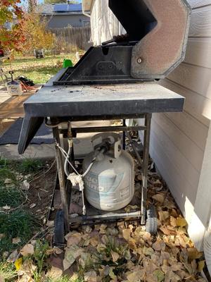 DYNA-GLO PROPANE GRILL