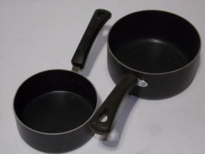 2 cooking pots