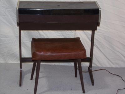 Small electric organ w/bench,