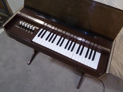 Small electric organ w/bench,