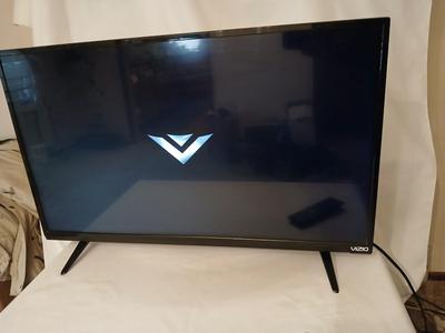 Working 32" Vizio smart Television with remote control
