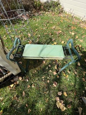 HOSE ON REEL PLUS GARDEN STOOL AND KNEELER