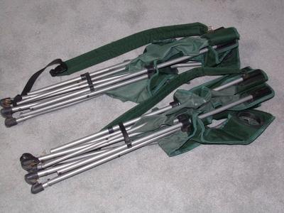 2 folding chairs