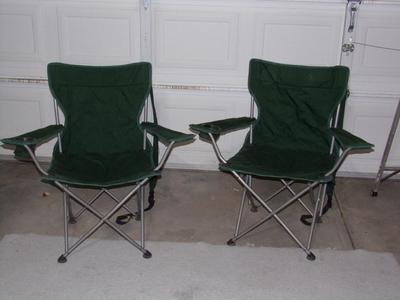 2 folding chairs