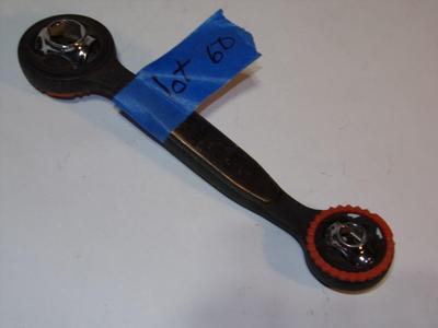 Black&Decker. Ratcheting reversible multi-wrench,