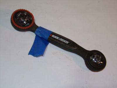 Black&Decker. Ratcheting reversible multi-wrench,