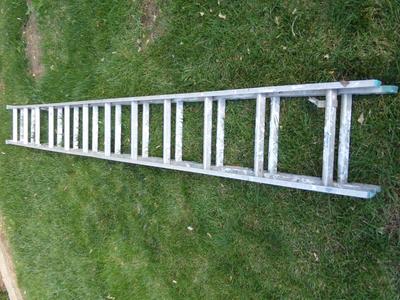 Aluminum extension ladder,