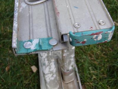 Aluminum extension ladder,