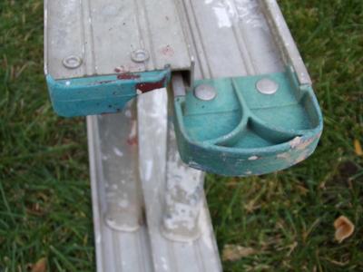 Aluminum extension ladder,