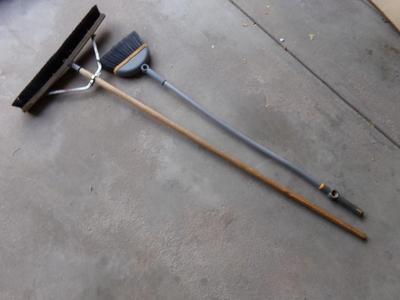 Lot of 2 brooms