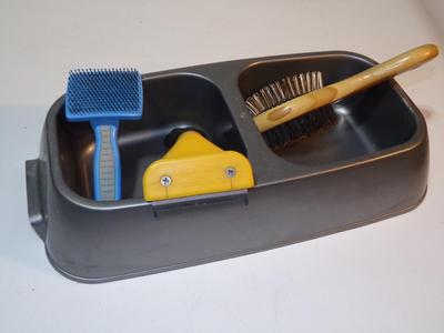 Pet food/water bowl & 3 pet care items.