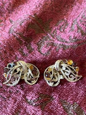 PENDANT AND CLIP ON EARRINGS