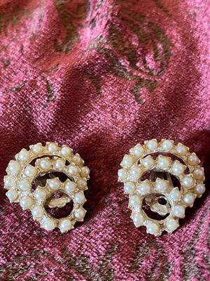 PENDANT AND CLIP ON EARRINGS